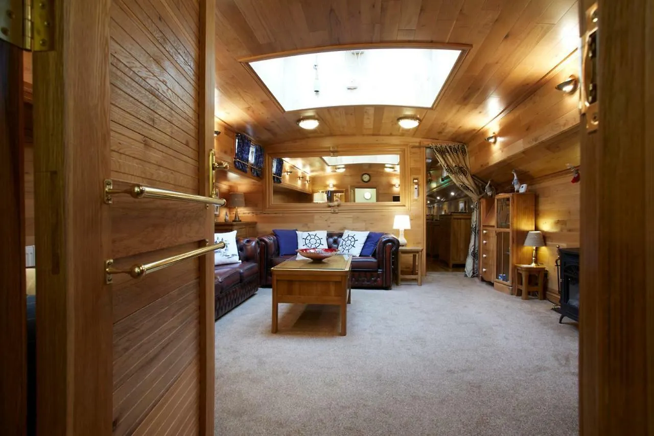 Botel Motor Vessel Till Hotel York