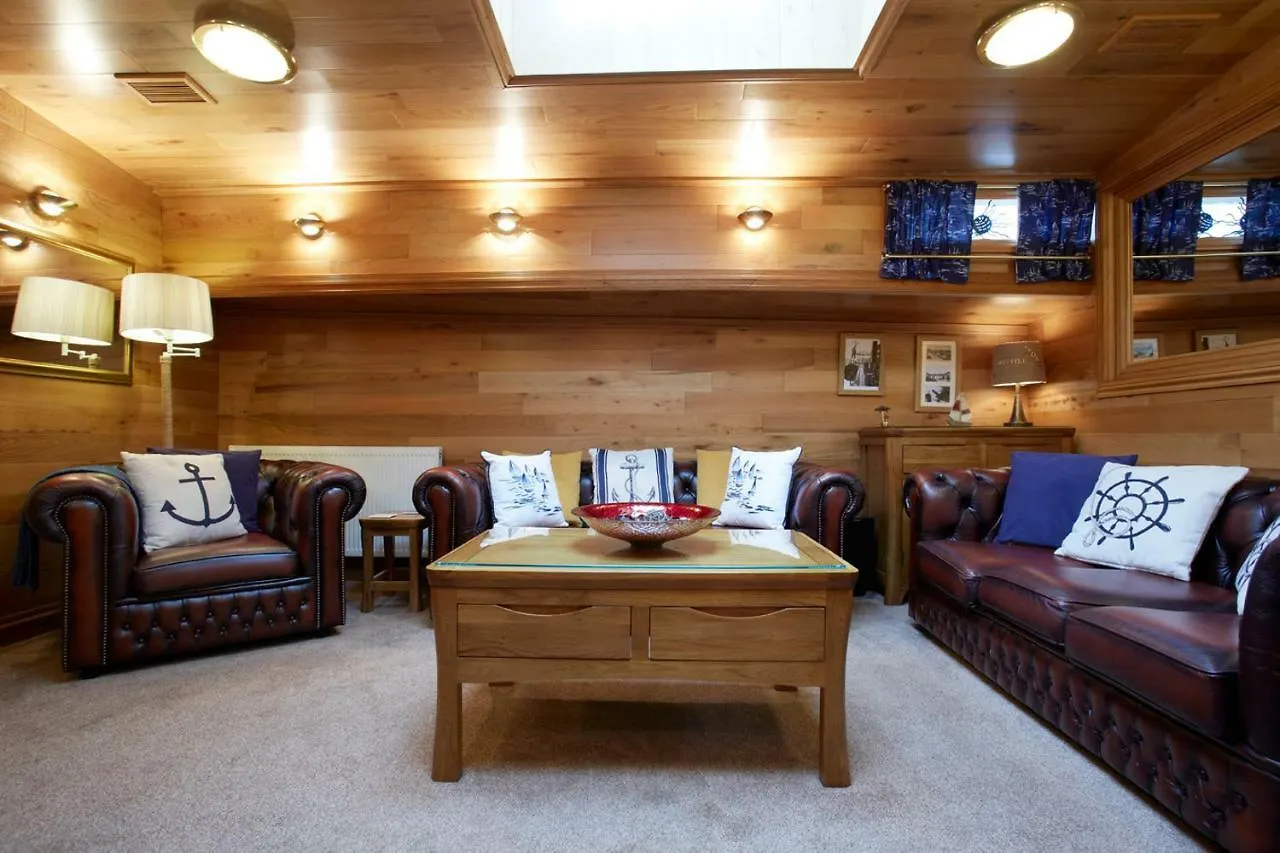 Botel Motor Vessel Till Hotel York