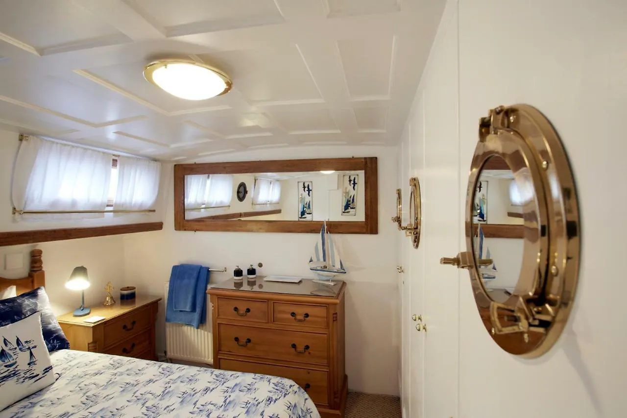Motor Vessel Till Hotel York Botel