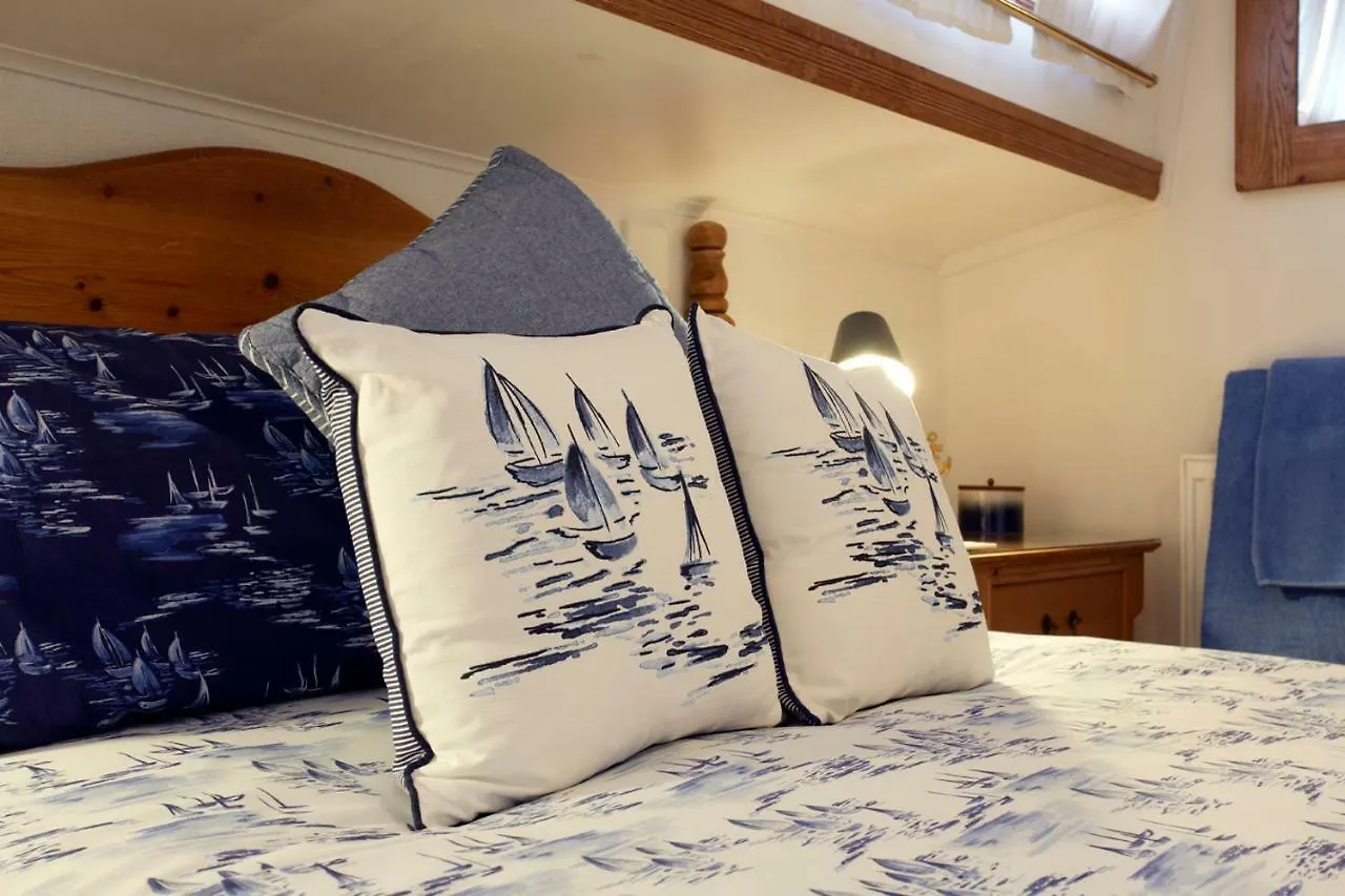 Botel Motor Vessel Till Hotel York