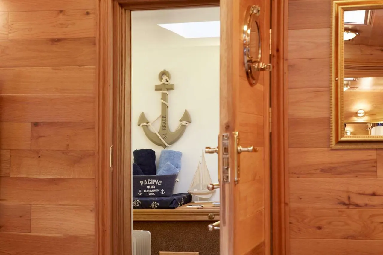 Motor Vessel Till Hotel York