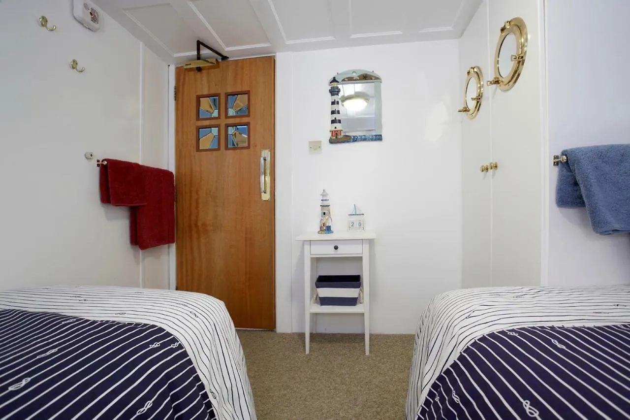Botel Motor Vessel Till Hotel York