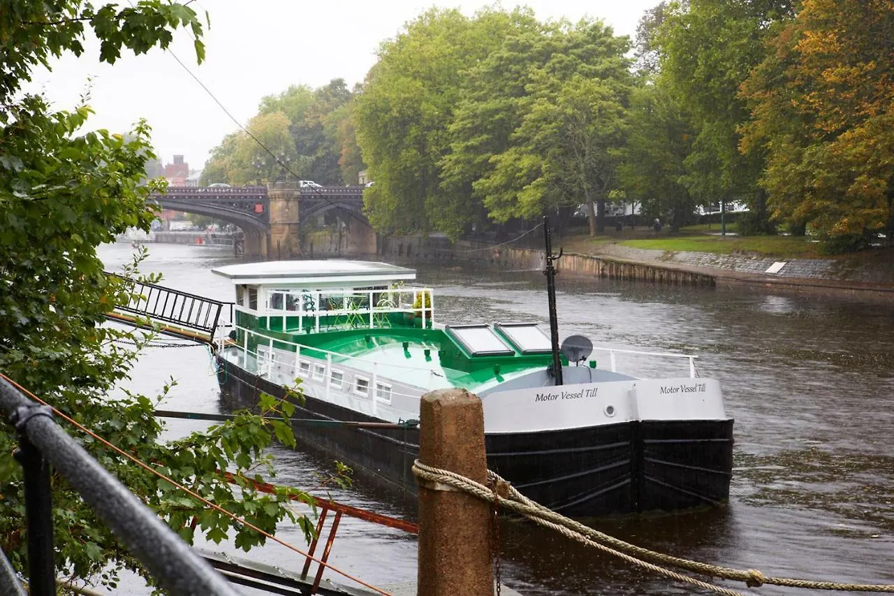 Botel Motor Vessel Till Hotel York